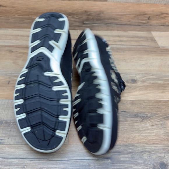 Skechers women size 8 Leopard Print Sneakers with Black slippers on shoes - Picture 7 of 9